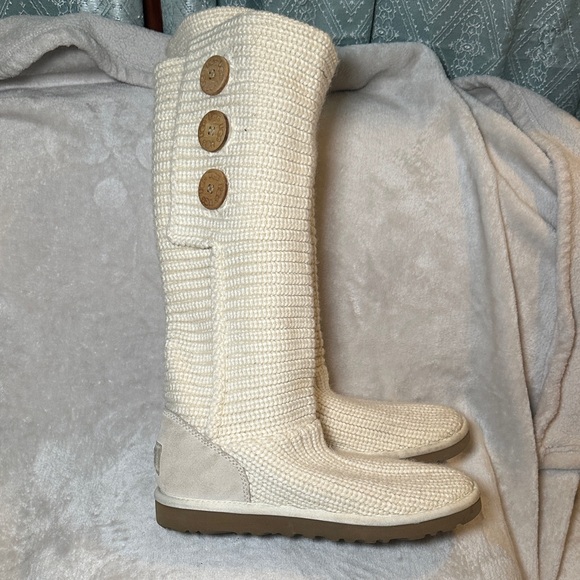 UGG Cream Cardy Boots Knit Button Accents Women’s 8 - Picture 1 of 9